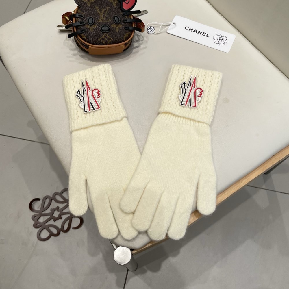 Gloves woolen women's