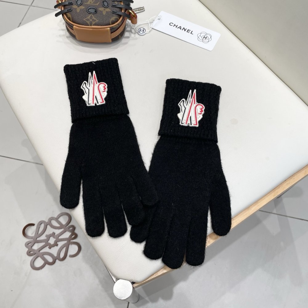 Gloves woolen women's