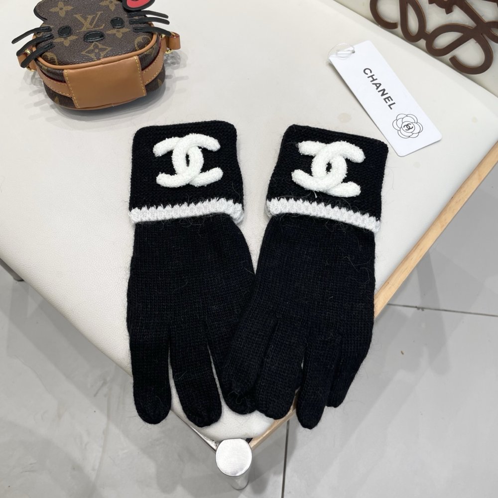 Gloves woolen women's