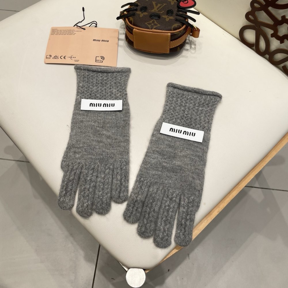 Gloves woolen women's