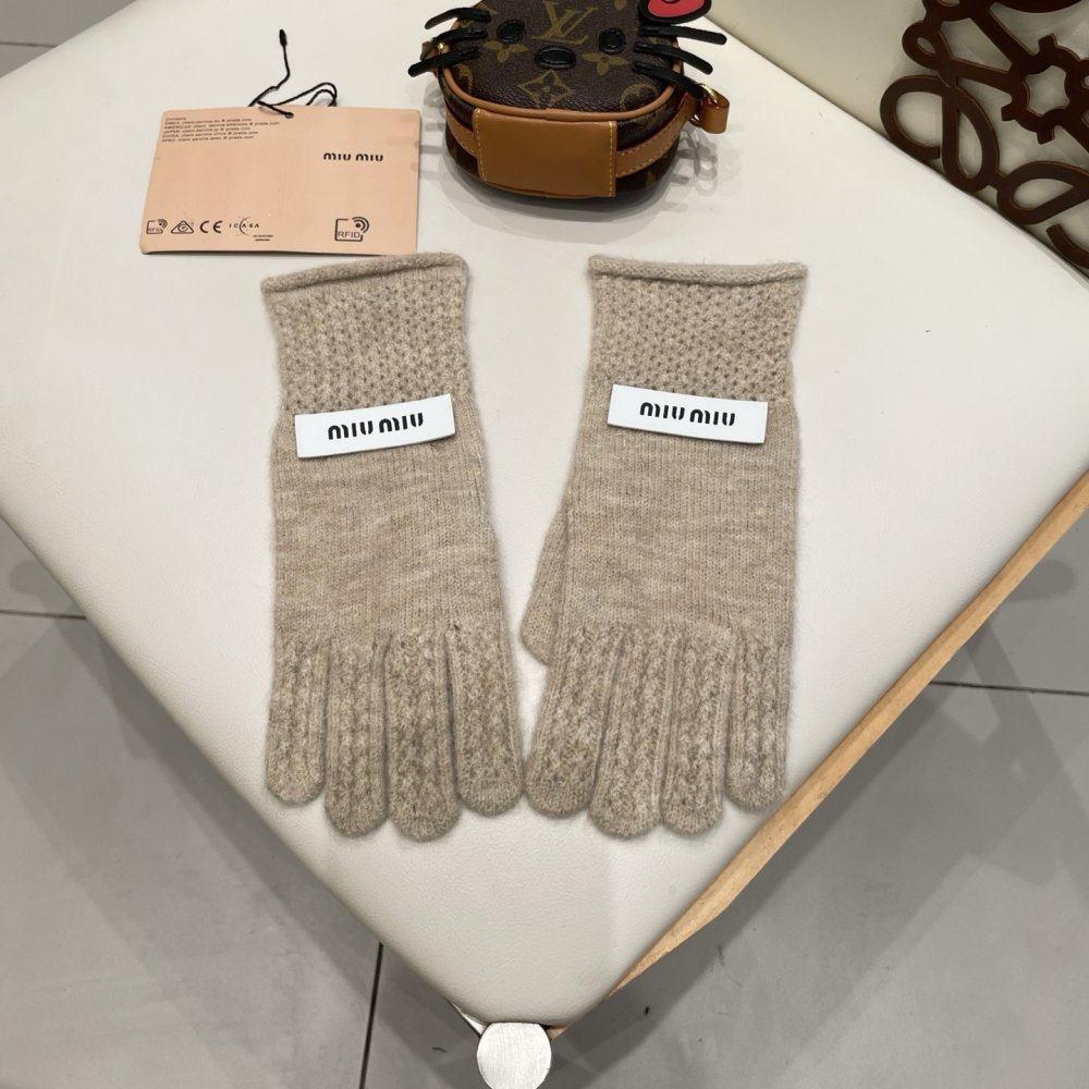 Gloves woolen women's