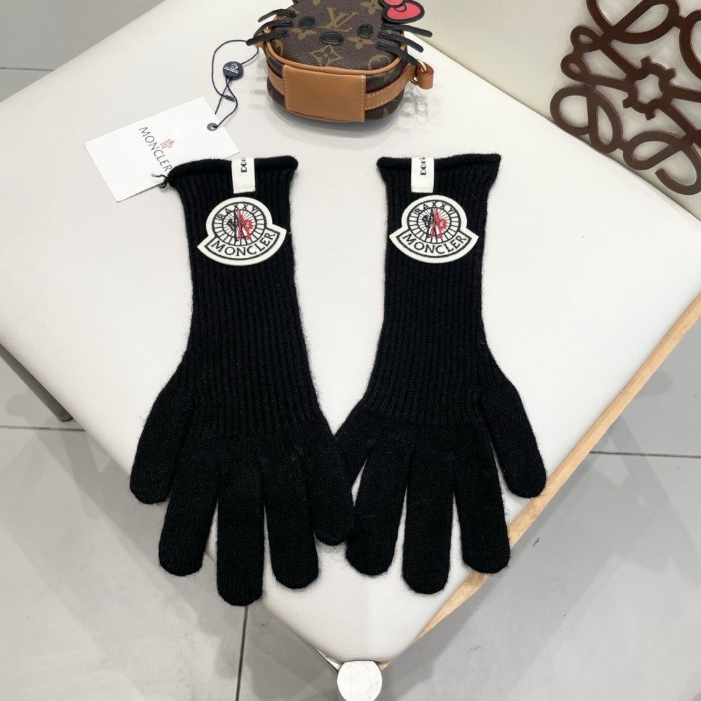 Gloves woolen women's