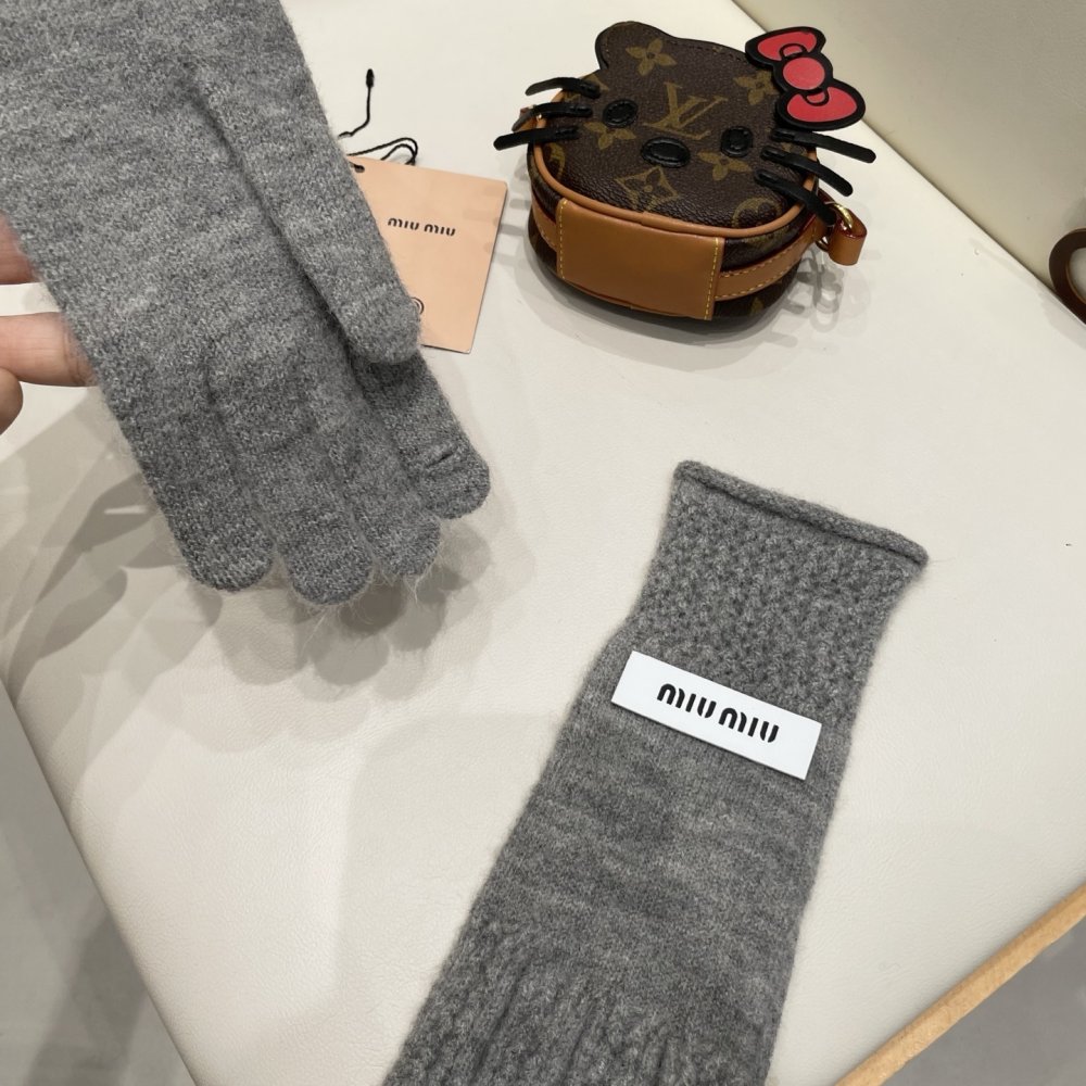 Gloves woolen women's фото 4