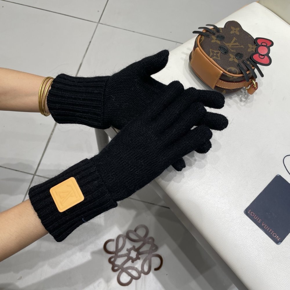 Gloves woolen women's фото 7