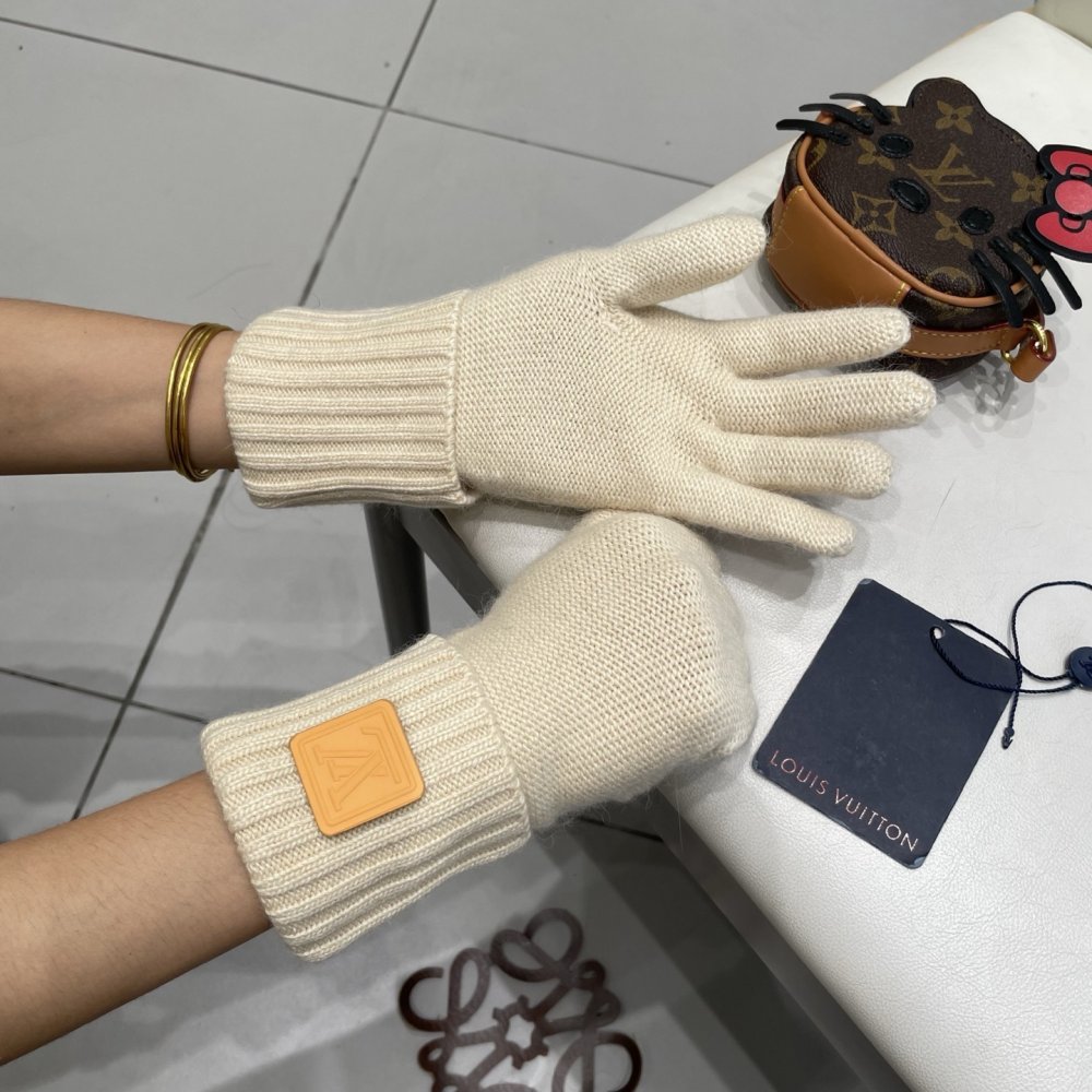 Gloves woolen women's фото 8