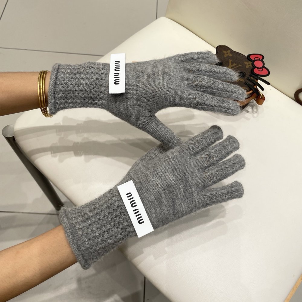 Gloves woolen women's фото 8