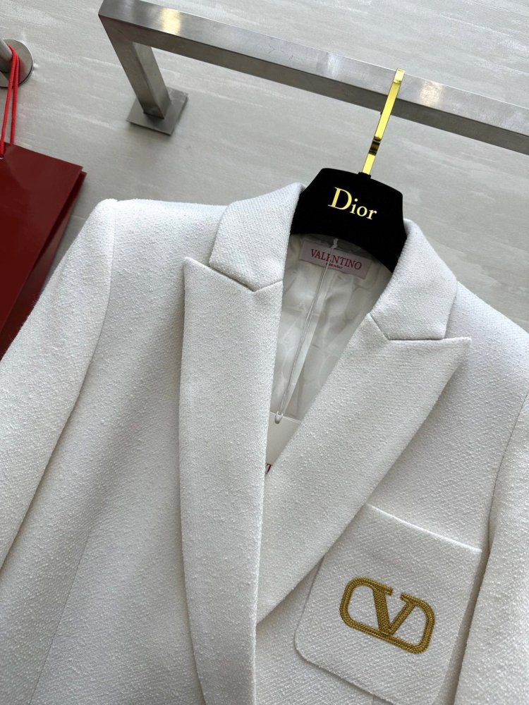 A jacket white female фото 3