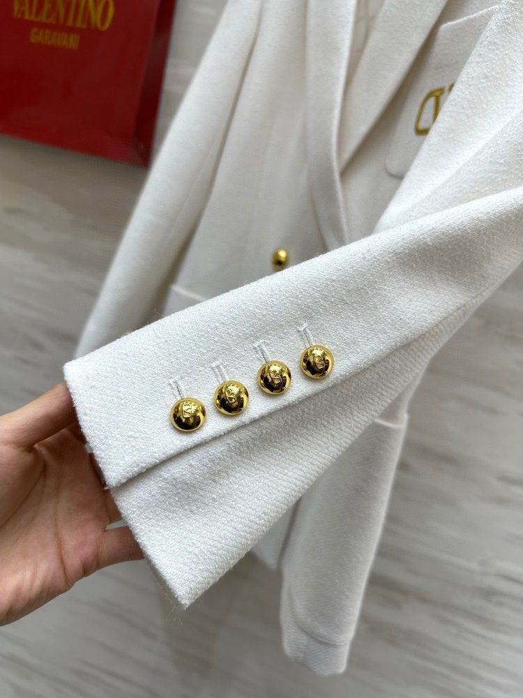 A jacket white female фото 4