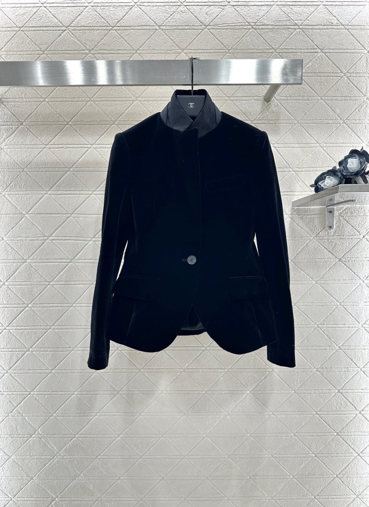 Піджак на однією гудзика жіночий