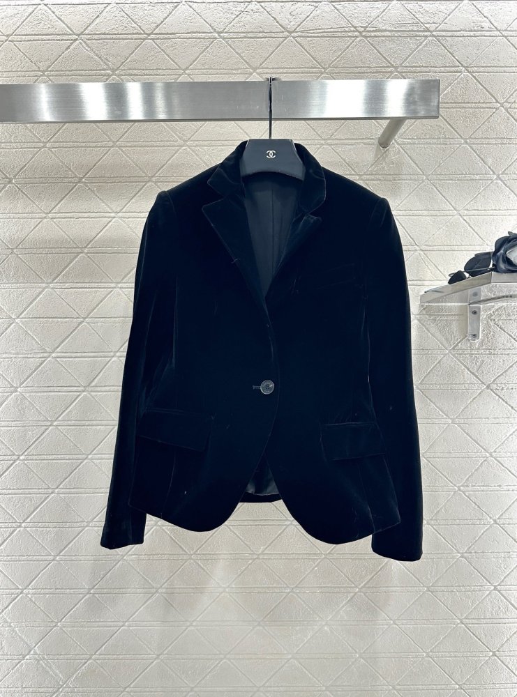 Піджак на однією гудзика жіночий