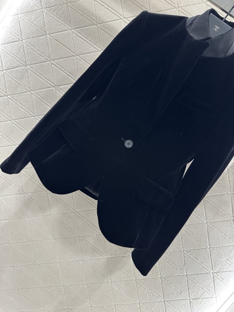 Піджак на однією гудзика жіночий фото 5