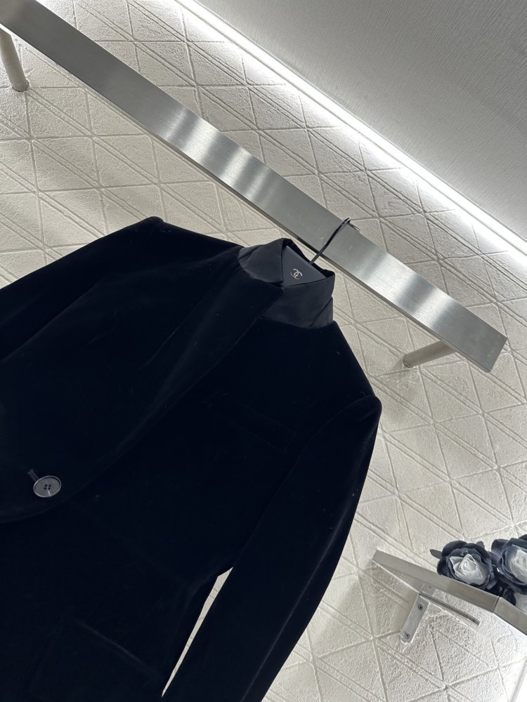 Піджак на однією гудзика жіночий фото 8