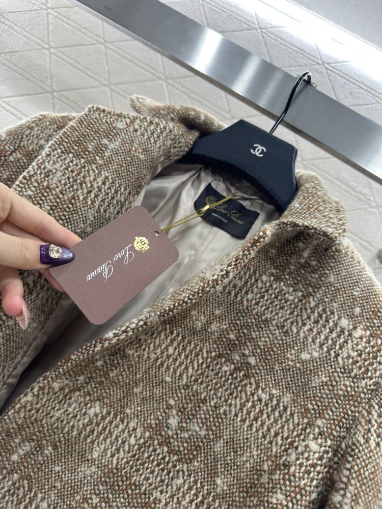 Пиджак с лацканами и поясом фото 3