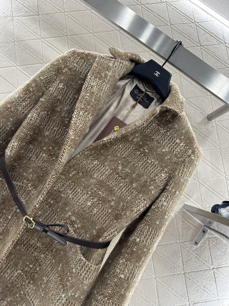 Пиджак с лацканами и поясом фото 6