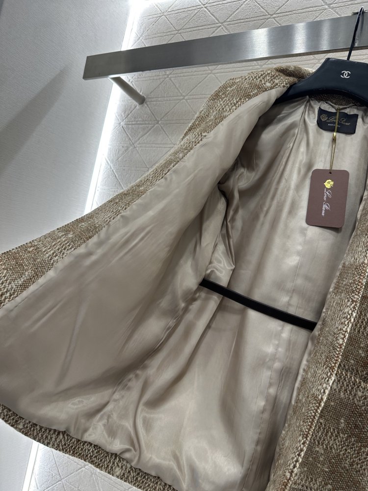 Пиджак с лацканами и поясом фото 8