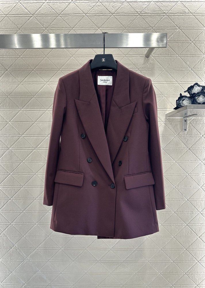 Піджак з прямими плечима і двубортными лацканами жіночий