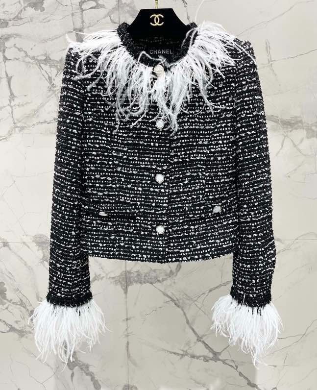 Піджак твідовий з обробкою з страусиних пір'я