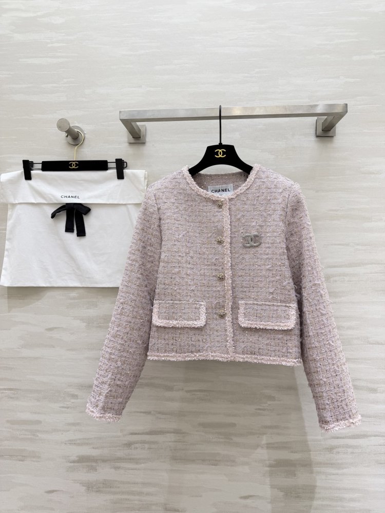 A jacket tweed female