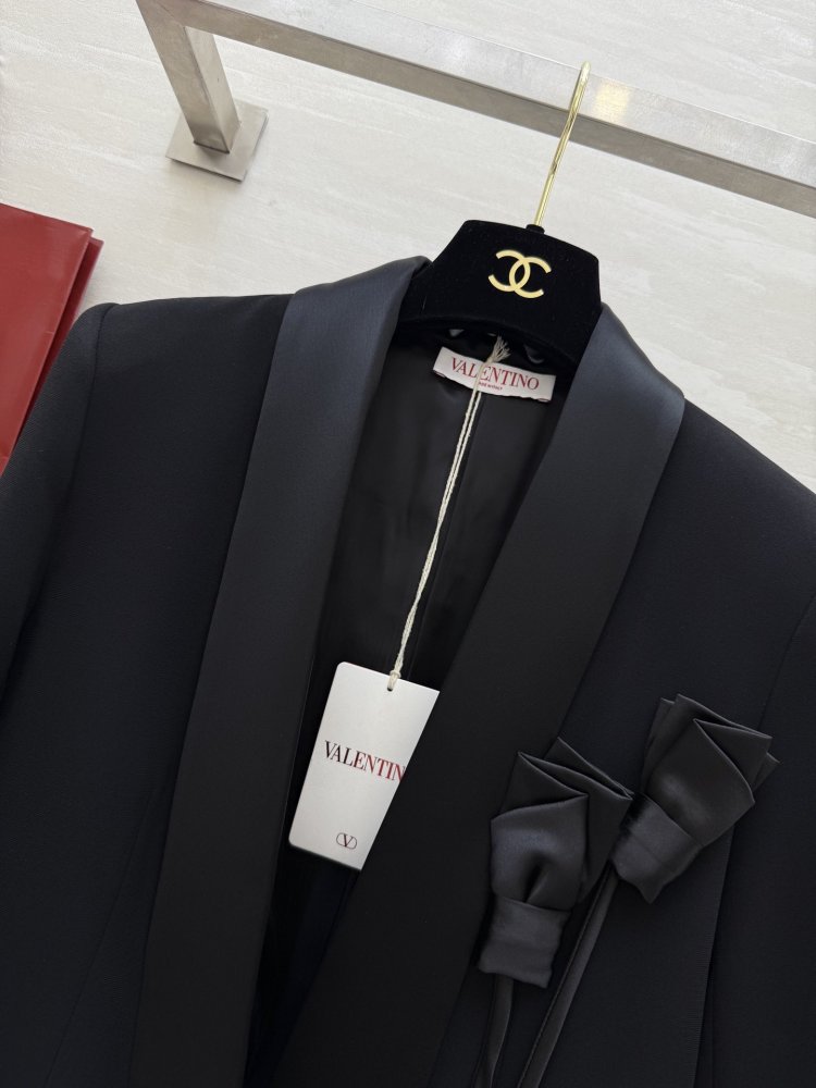 Пиджак женский атласный фото 4