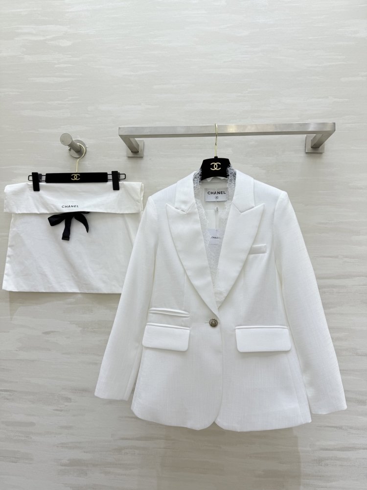 Піджак жіночий білий з мереживний обробкою