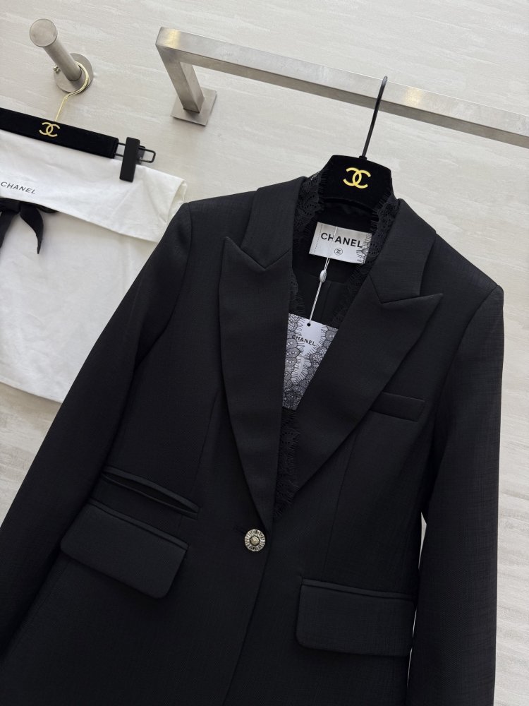 Піджак жіночий чорний з мереживний обробкою фото 2