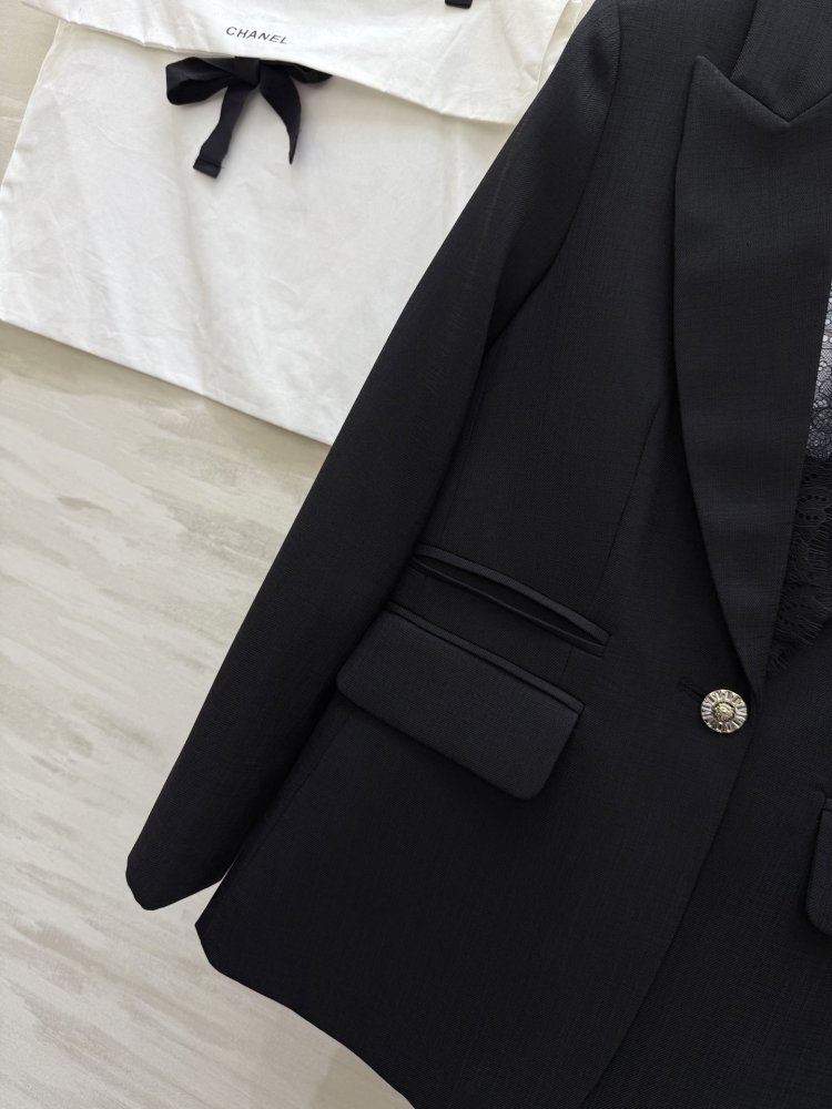 Піджак жіночий чорний з мереживний обробкою фото 3