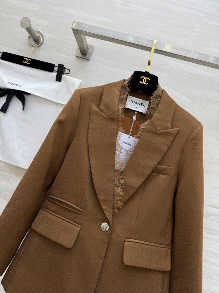 Пиджак женский коричневый с кружевной отделкой фото 5