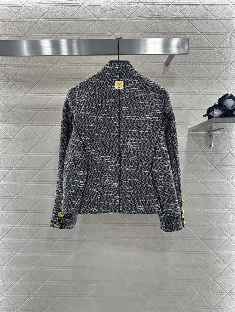 A jacket female from direct shoulders and lapels фото 2