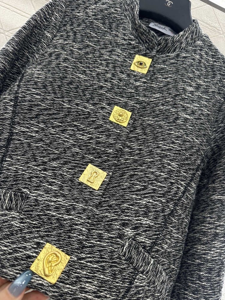 A jacket female from direct shoulders and lapels фото 7