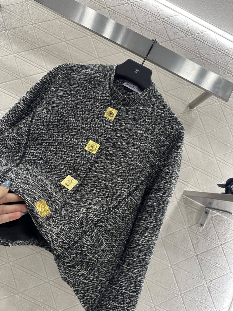 A jacket female from direct shoulders and lapels фото 8