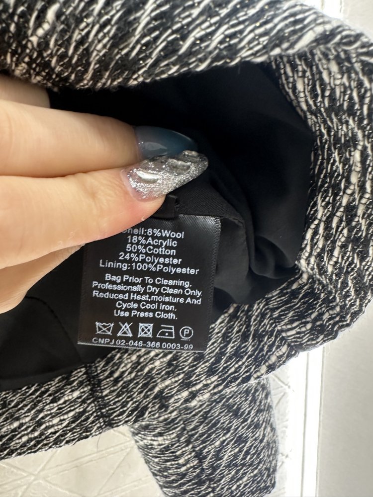 A jacket female from direct shoulders and lapels фото 9