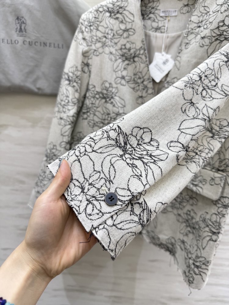 A jacket female фото 2