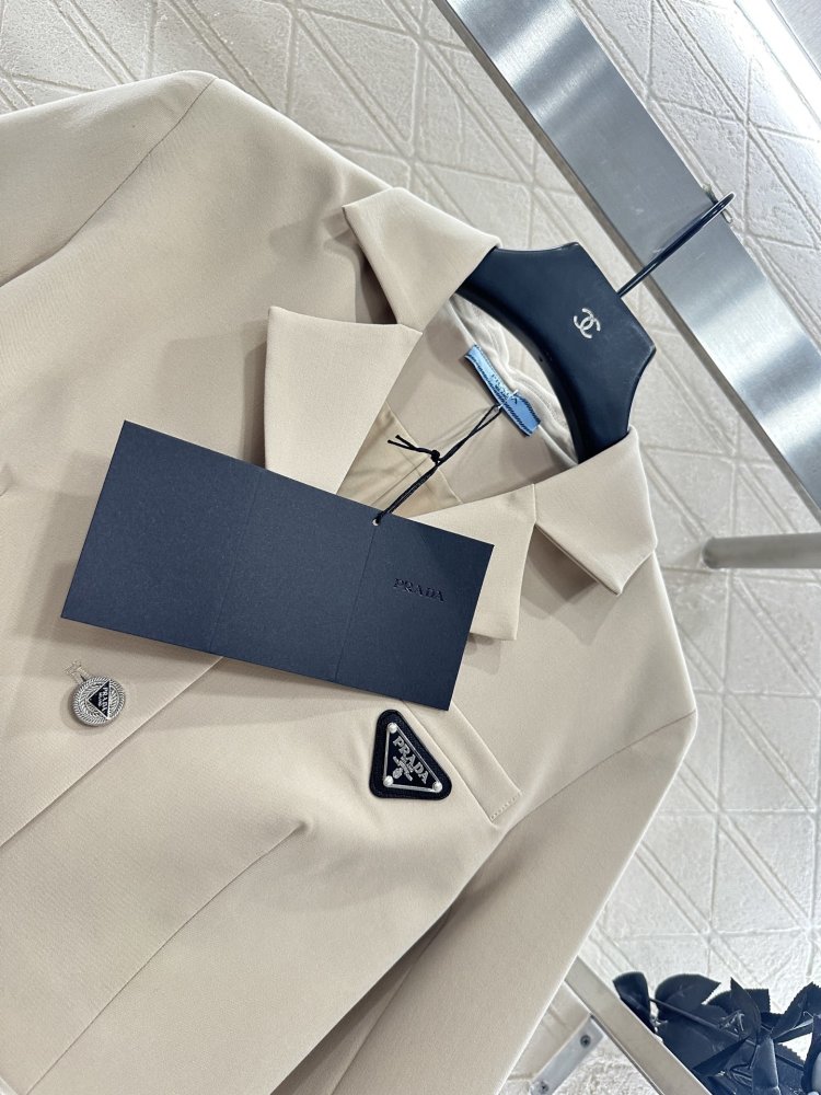 A jacket female фото 3