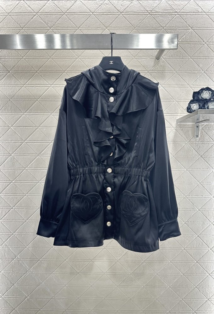 Плащ средней длины с кружевом