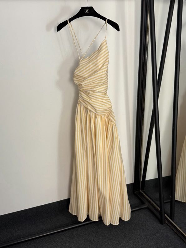 Платье асимметричное с перекрестными бретелями