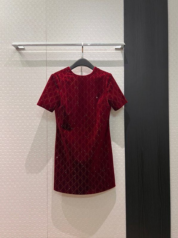 Плаття, Сукня оксамитове