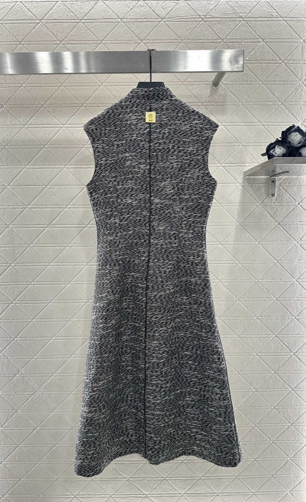 Платье без рукавов на молнии фото 2