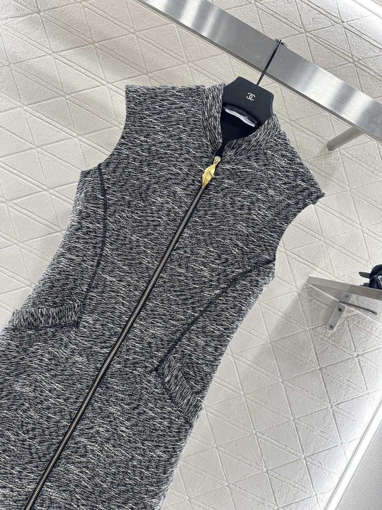 Платье без рукавов на молнии фото 3