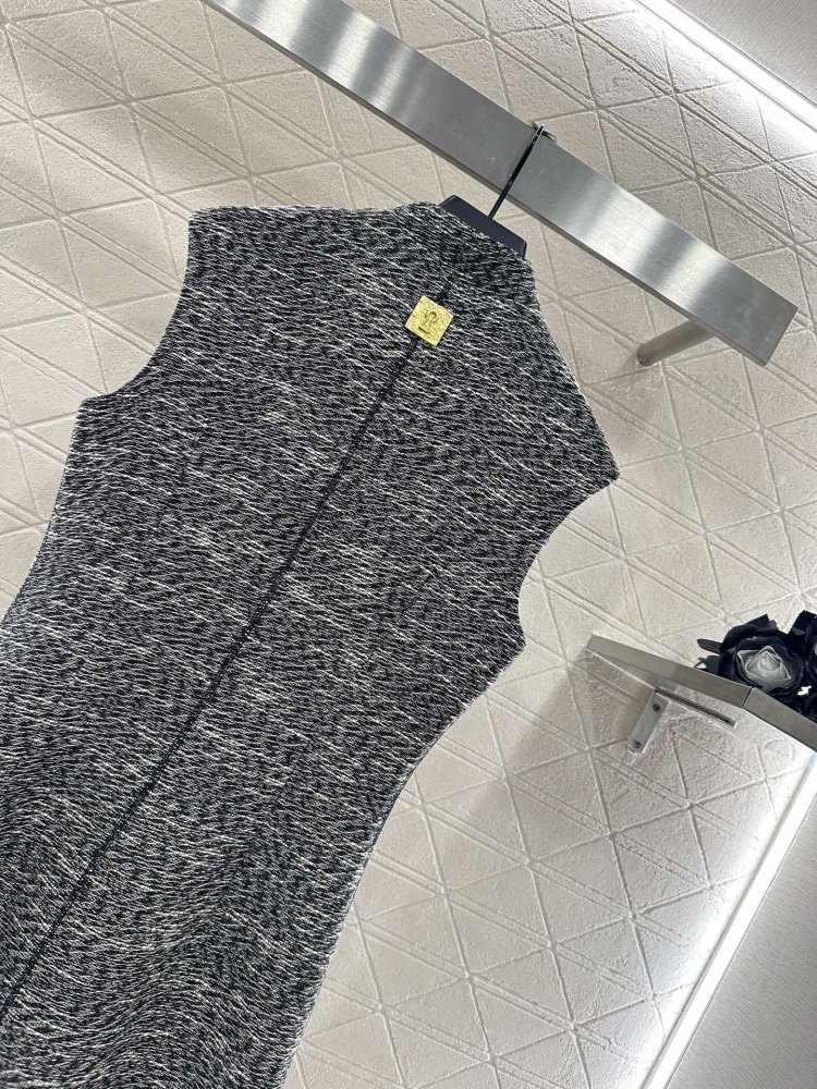 Платье без рукавов на молнии фото 8