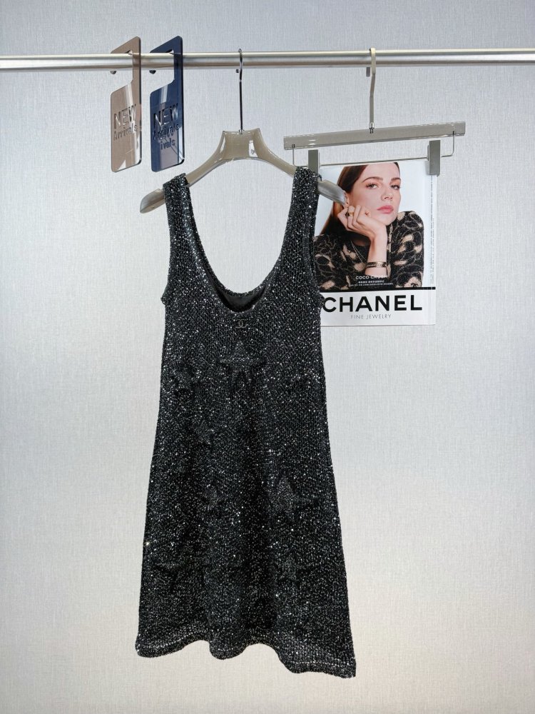 Платье без рукавов