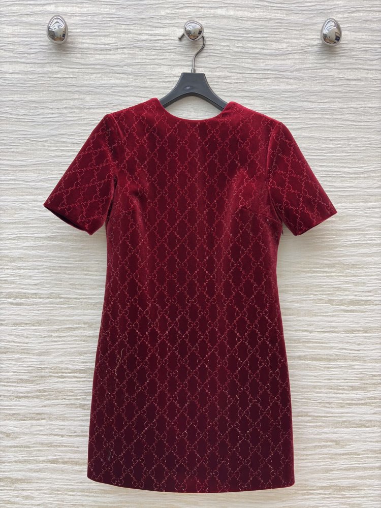 Платье бордовое бархатное