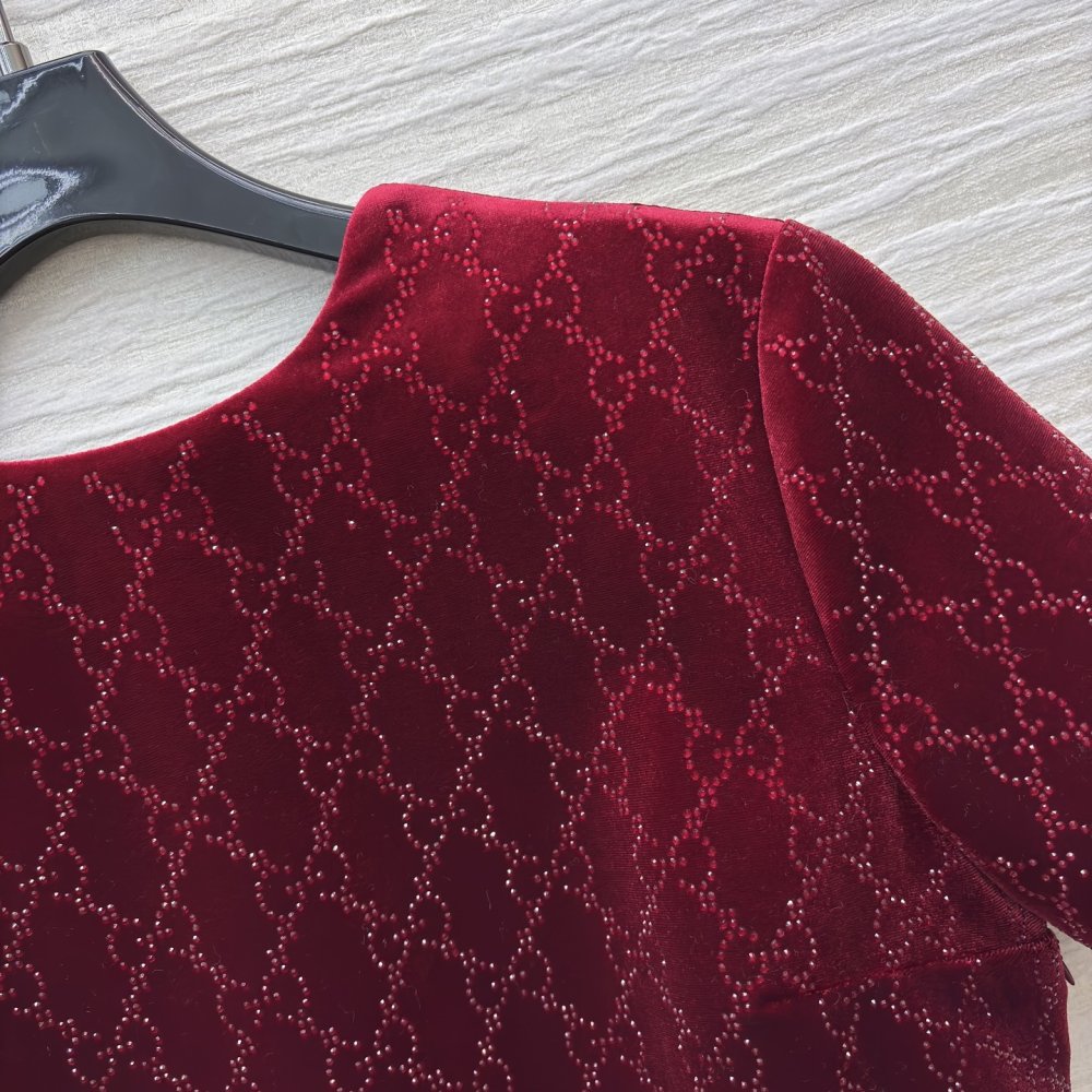 Платье бордовое бархатное фото 4