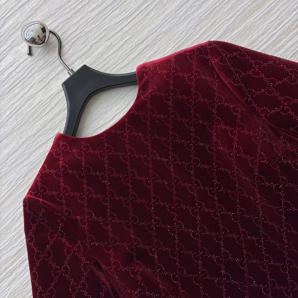 Платье бордовое бархатное фото 5