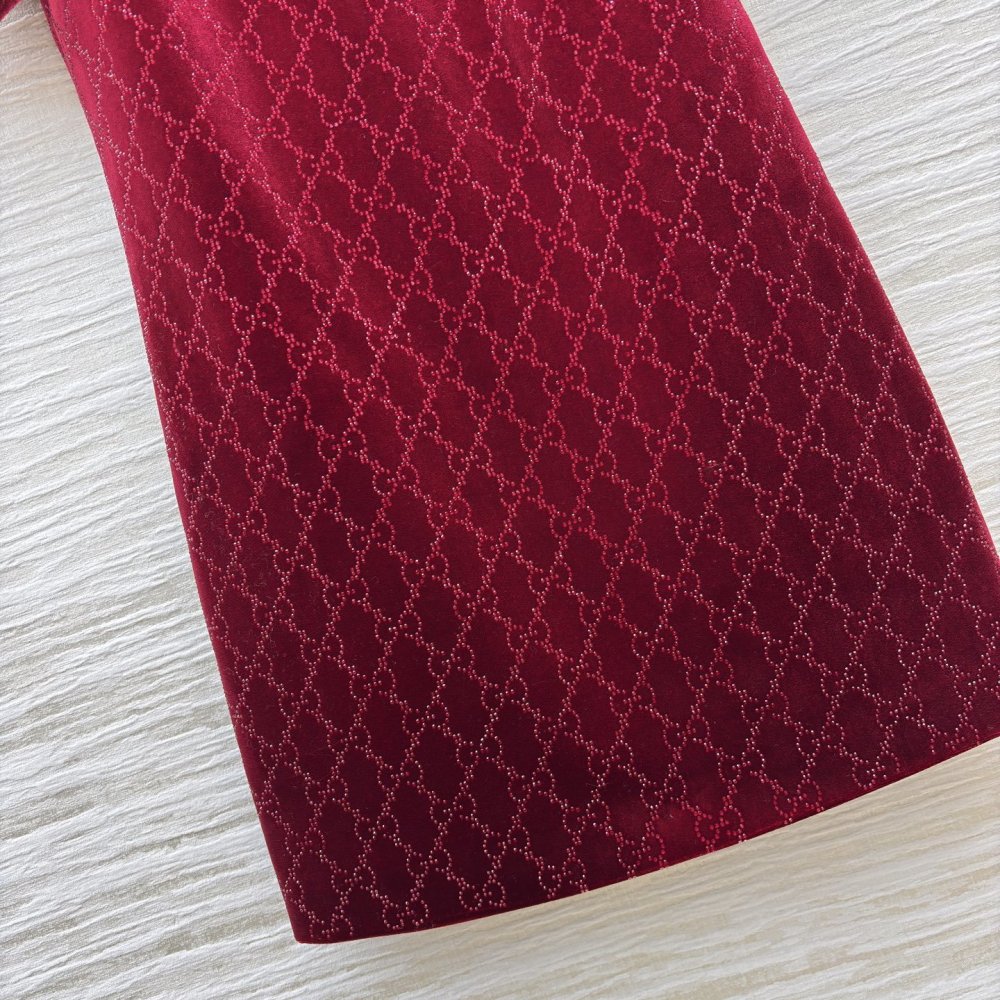 Платье бордовое бархатное фото 6