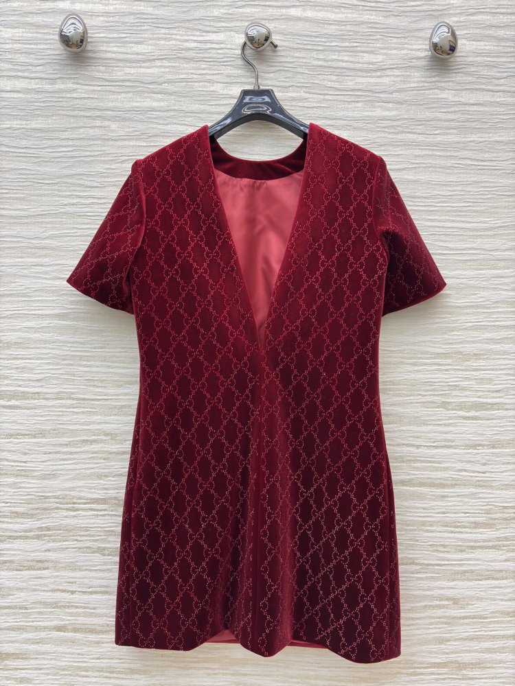 Платье бордовое бархатное фото 8