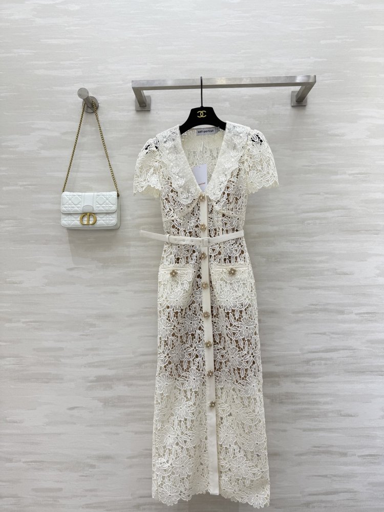 Платье цвета слоновой кости с ажурным кружевом