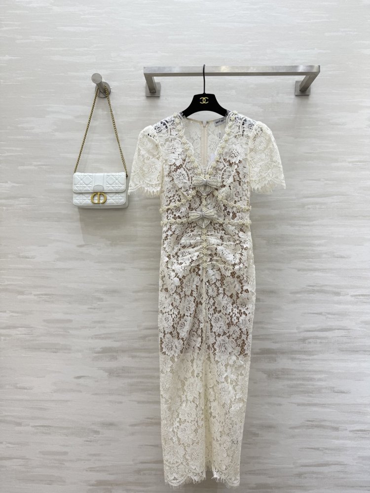 Платье цвета слоновой кости с ажурным кружевом