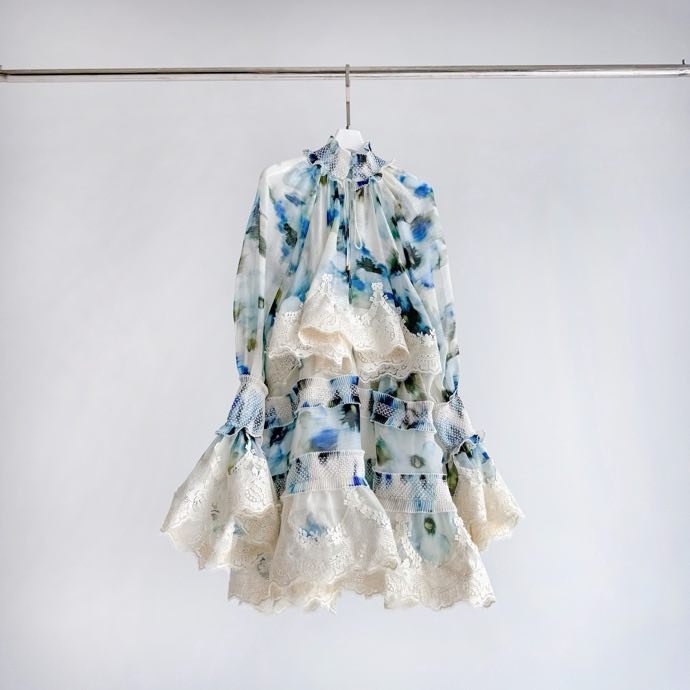 Dress of silks and flax