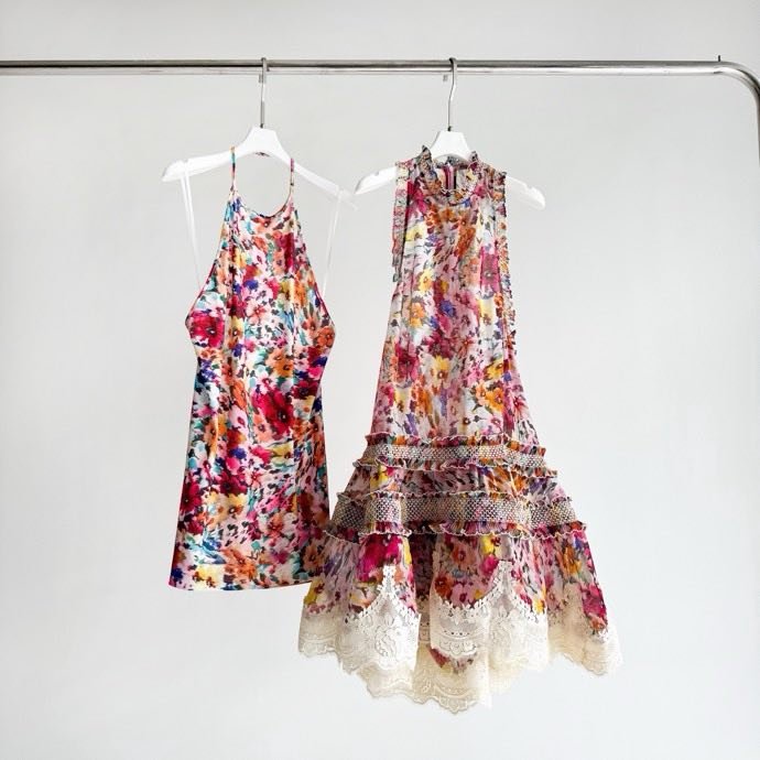 Dress of silks and flax