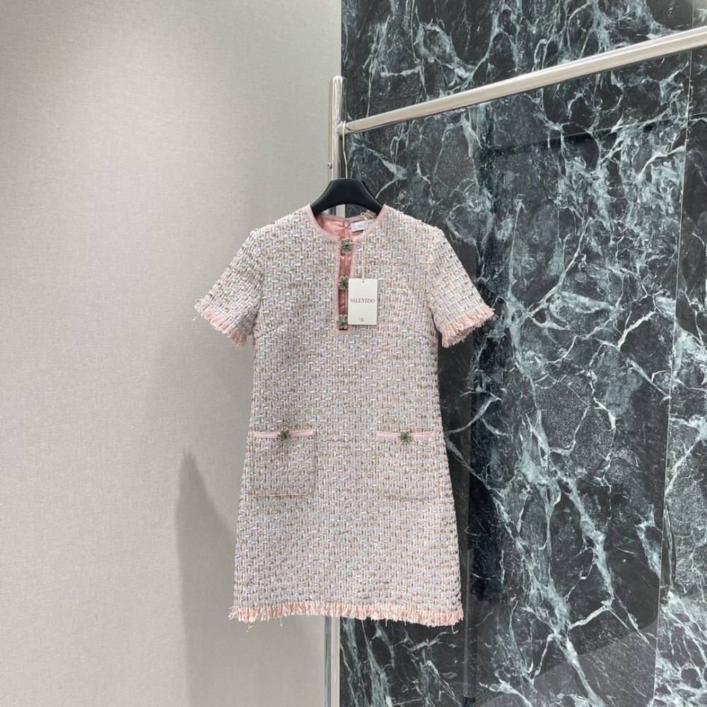 Платье из твида с коротким рукавом